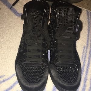 Studded black men’s gucci sneakers